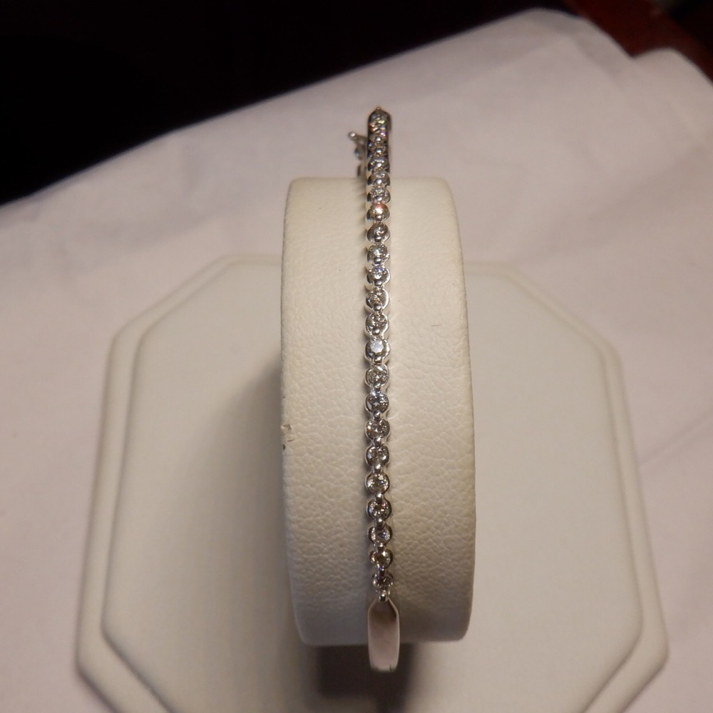 14k white gold diamond bangle bracelet - Picture 1 of 6